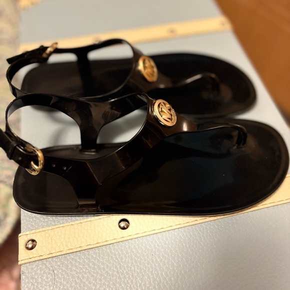 Michael Kors Black Sandals with Gold Emblem - Picture 3 of 9
